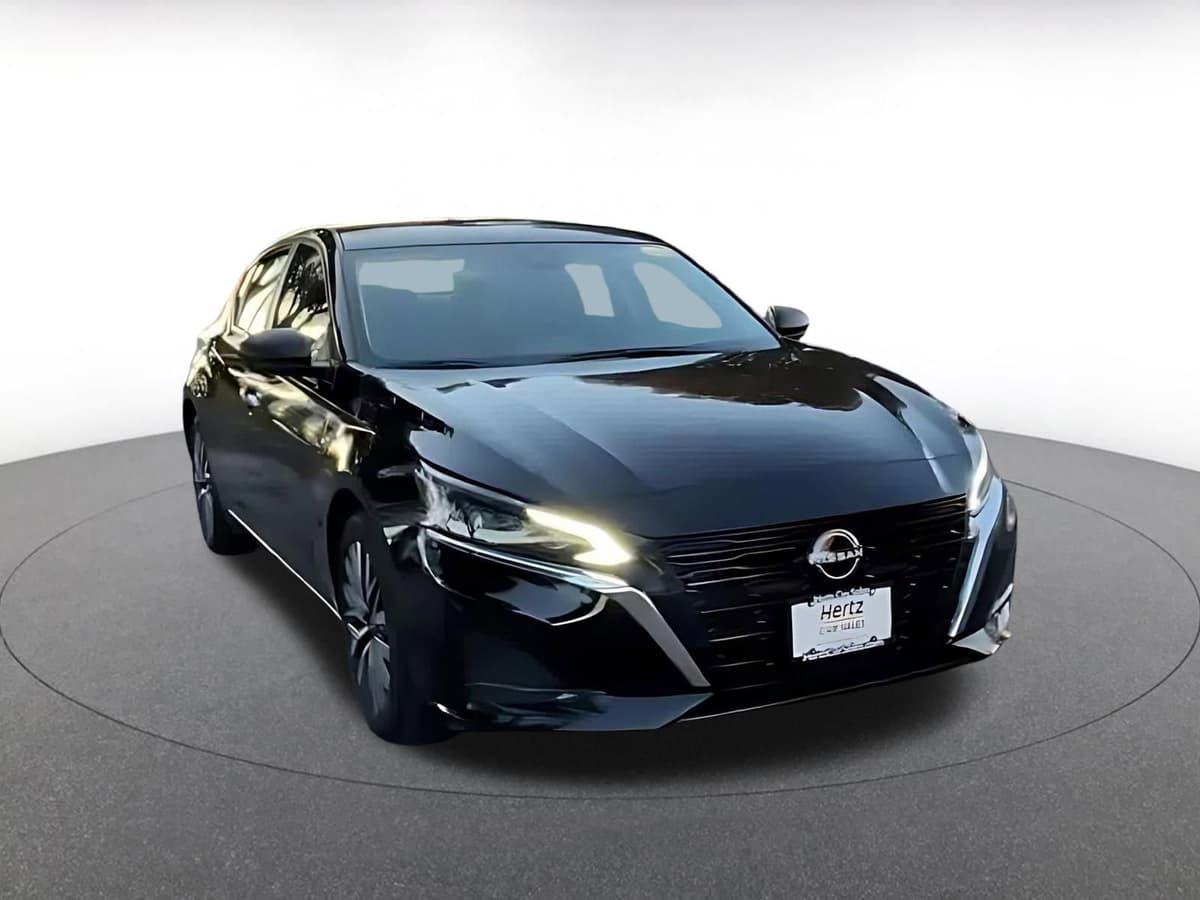 2025 Nissan Altima - Image 3