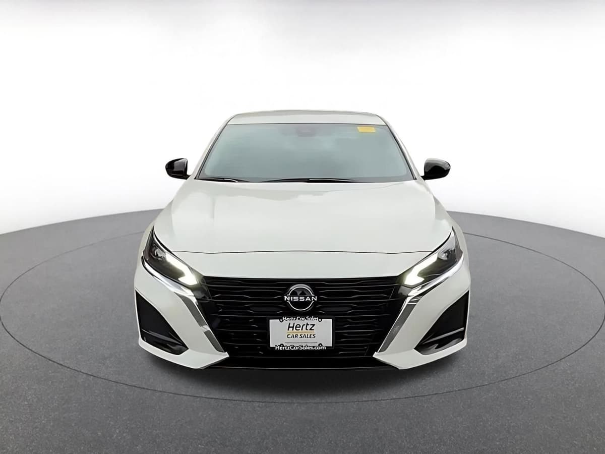 2025 Nissan Altima - Image 5