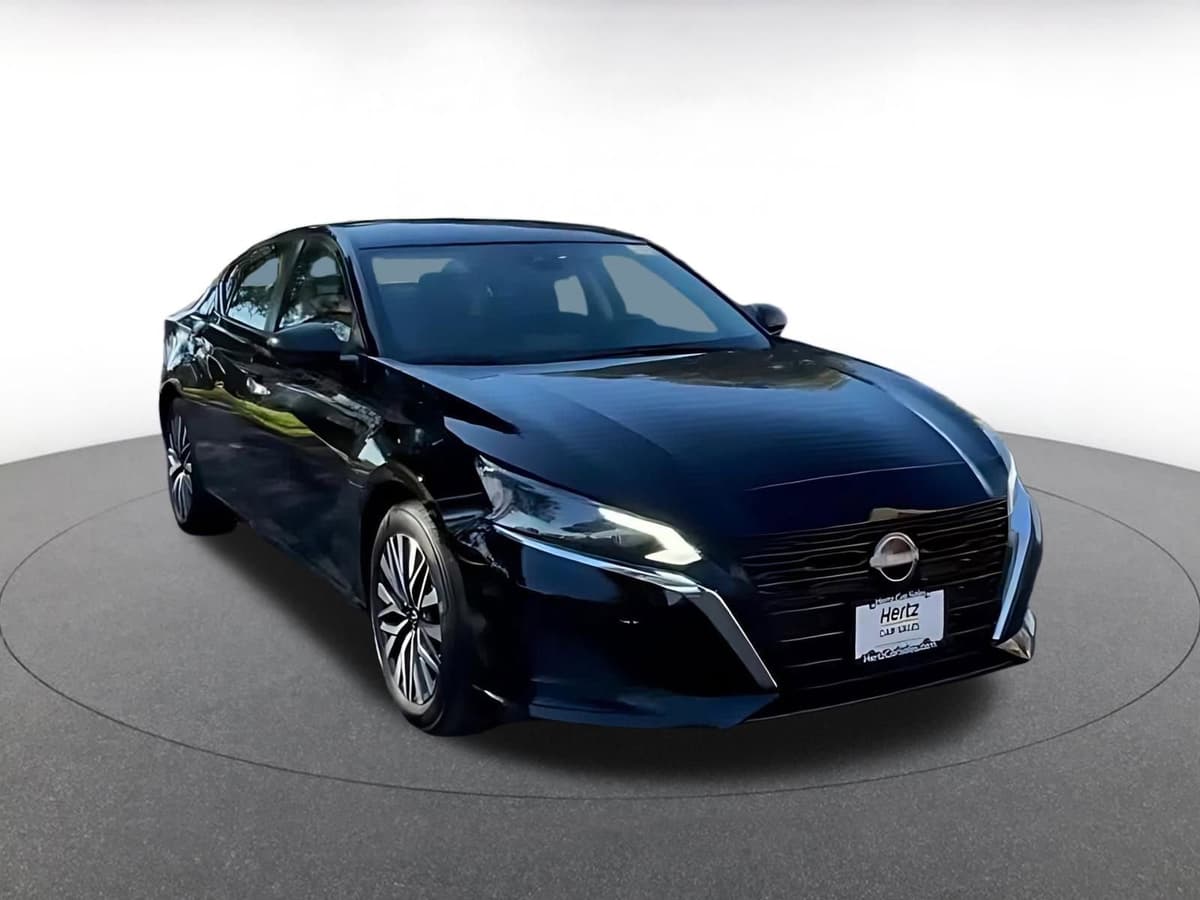 2025 Nissan Altima - Image 3