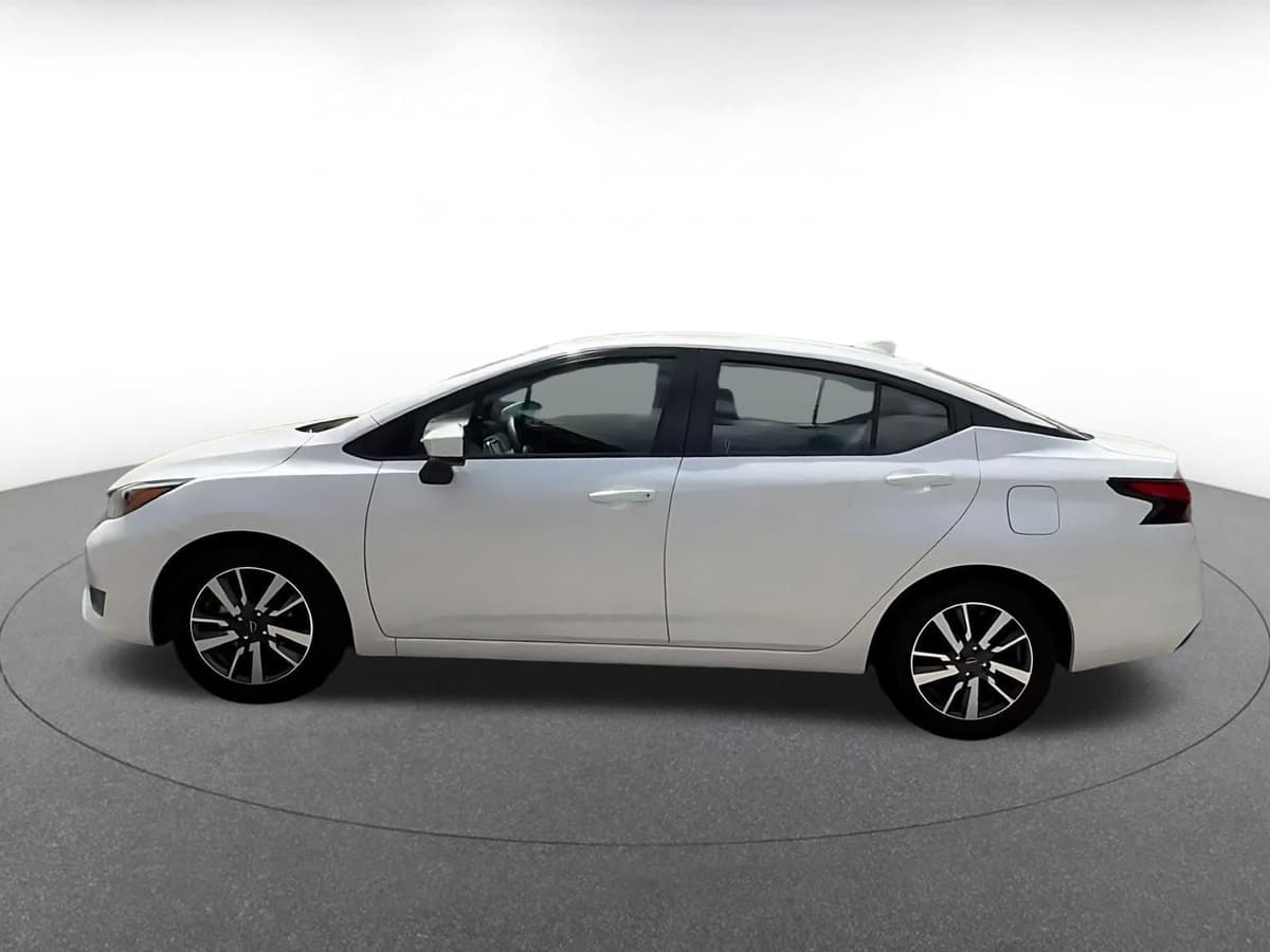 2025 Nissan Versa - Image 8