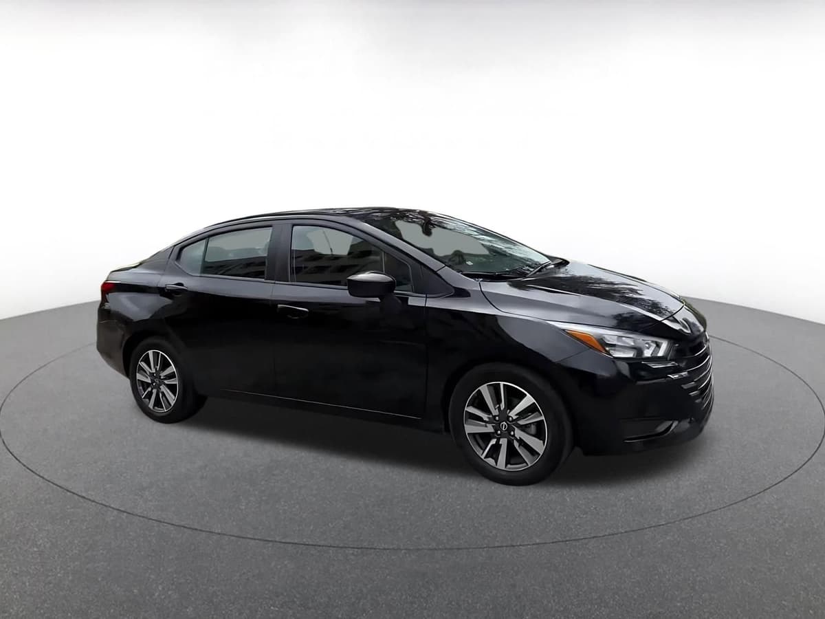 2025 Nissan Versa - Image 2