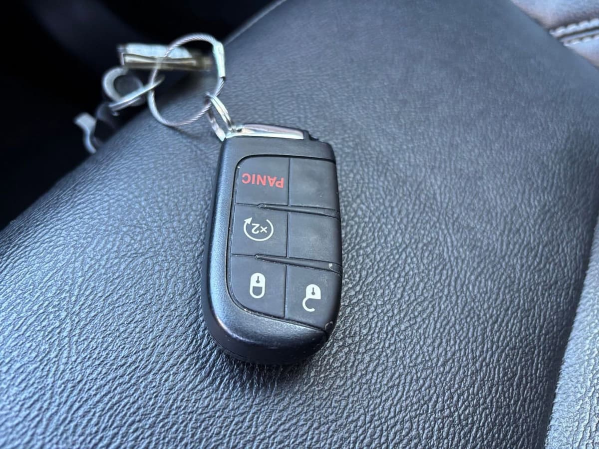 2025 Jeep Compass - Image 18