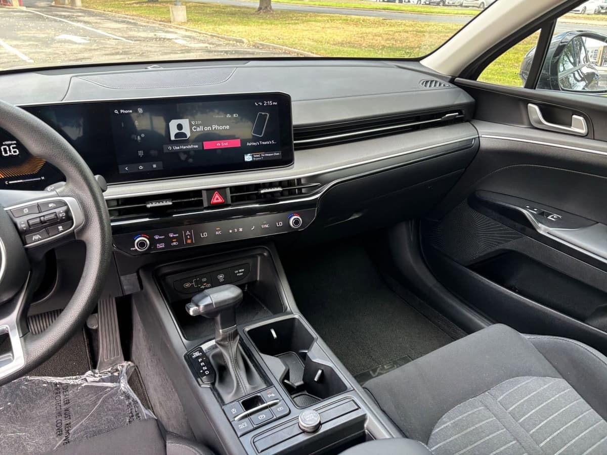 2025 Kia K5 - Image 30