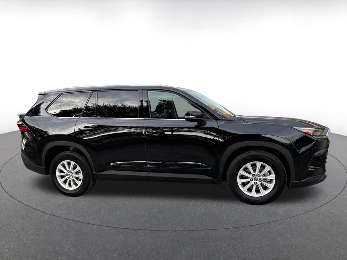 2025 Toyota Grand Highlander - Image 15