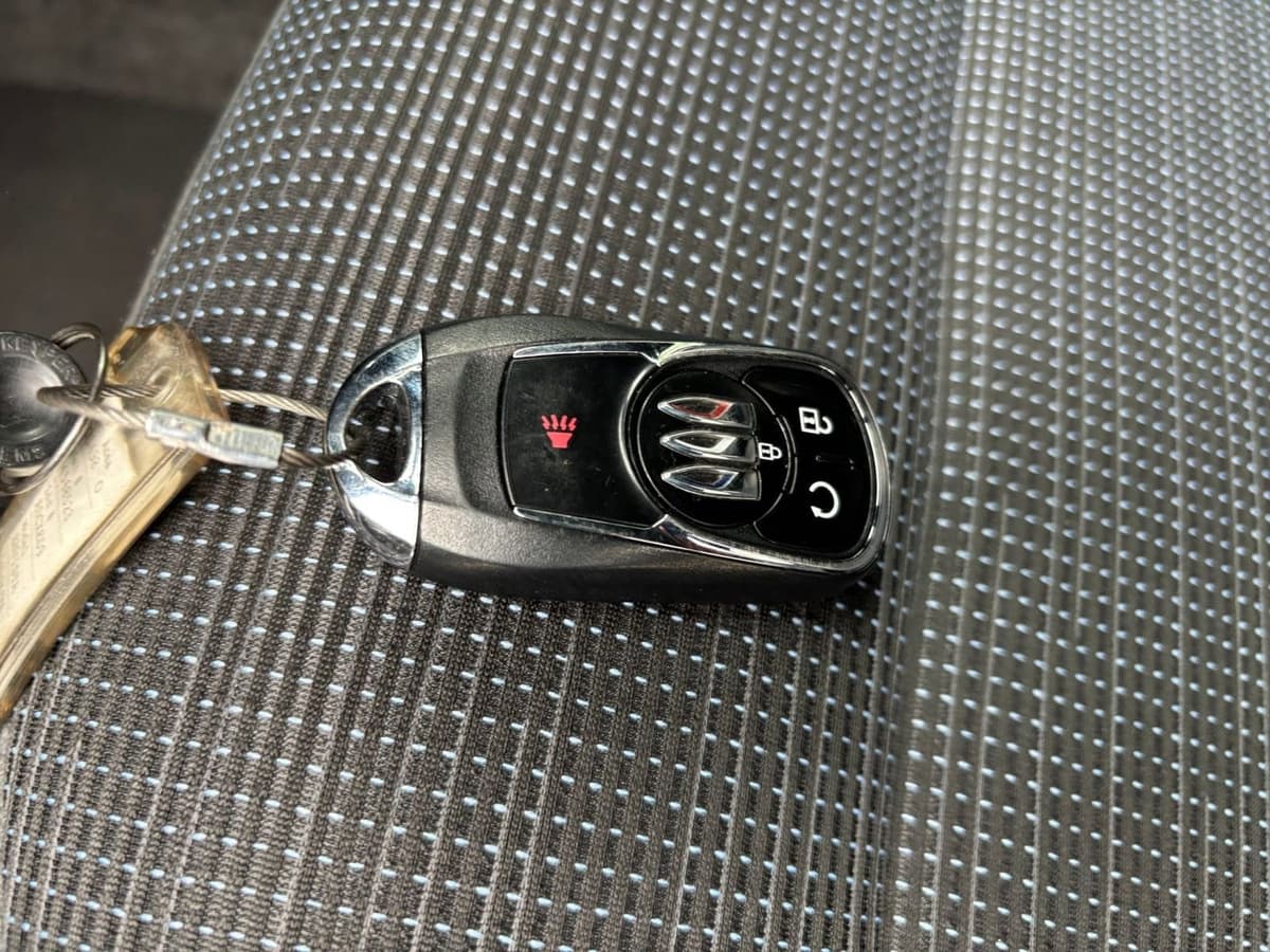 2025 Buick Envista - Image 18
