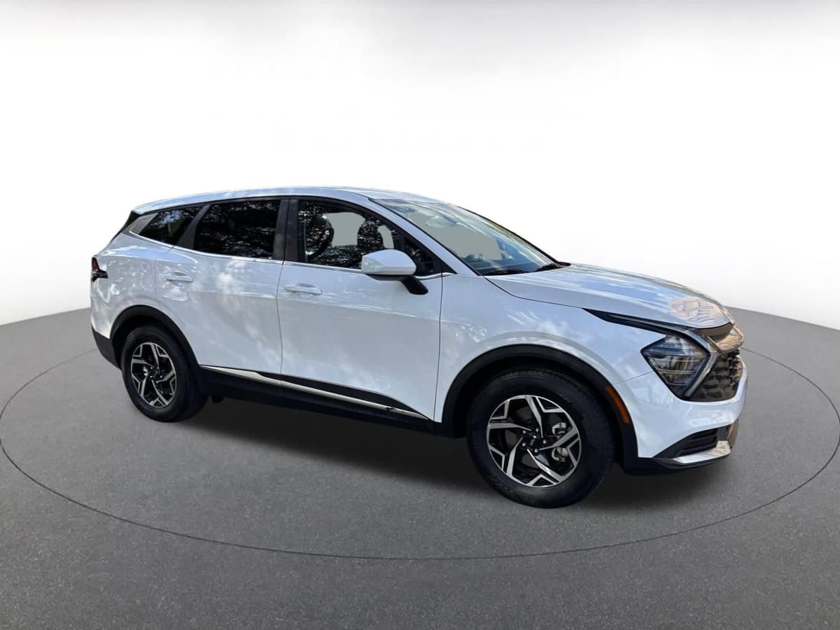 2025 Kia Sportage - Image 1