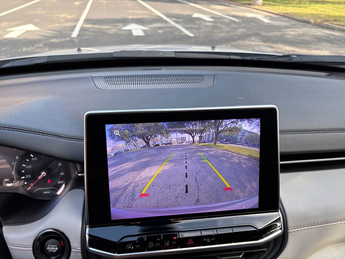 2025 Jeep Compass - Image 17