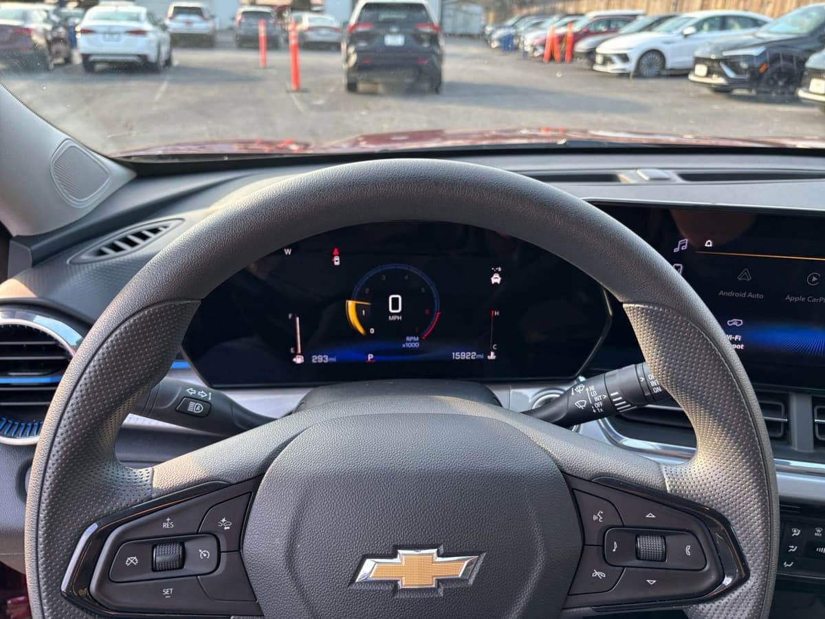 2025 Chevrolet Trax - Image 28