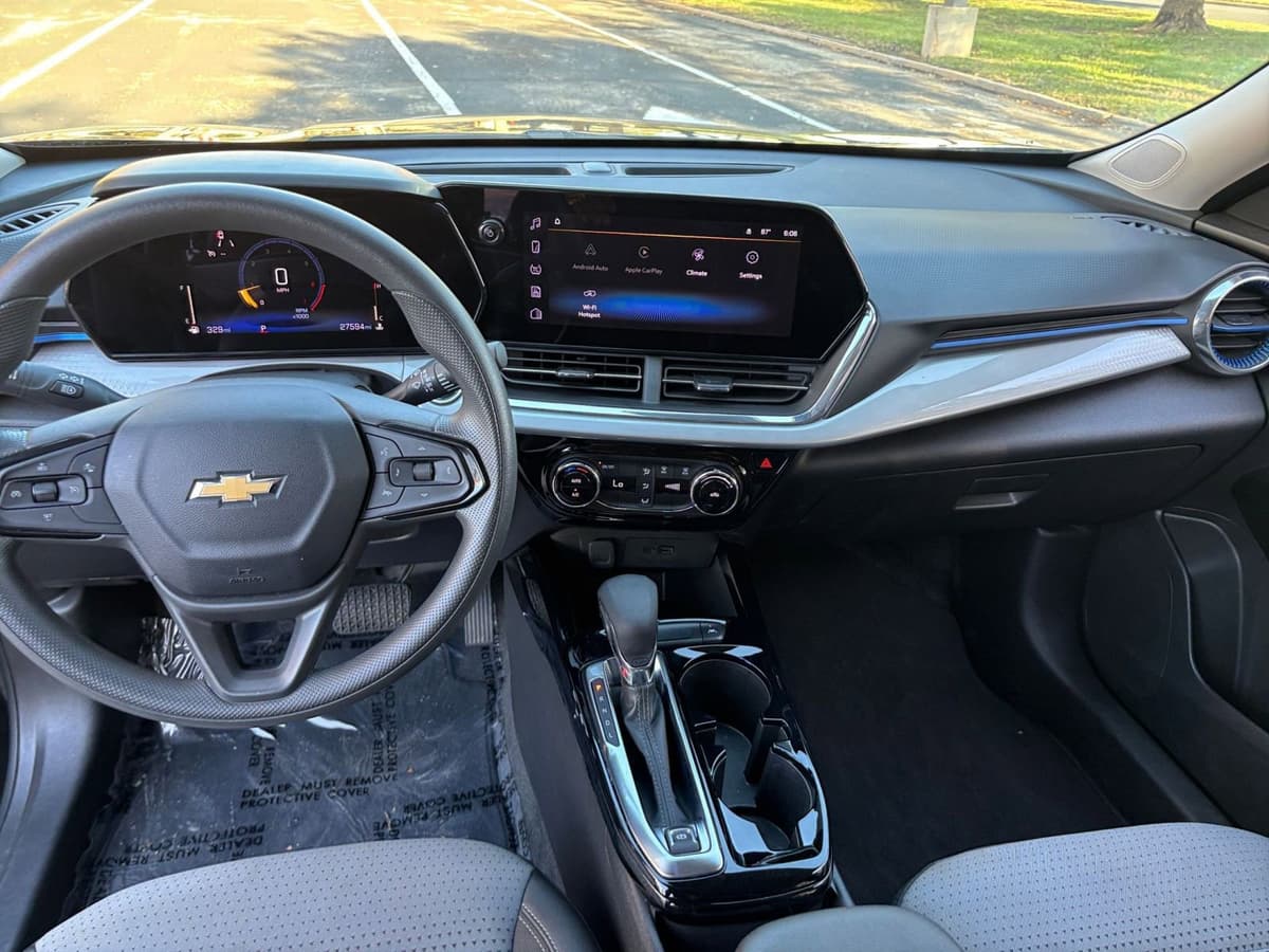 2025 Chevrolet Trax - Image 28