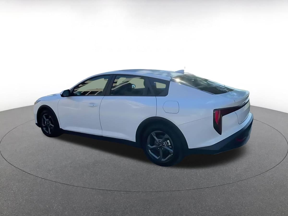 2025 Kia K4 - Image 10