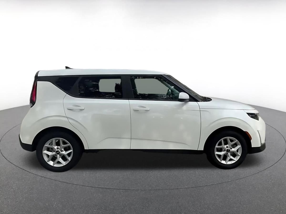 2025 Kia Soul - Image 16