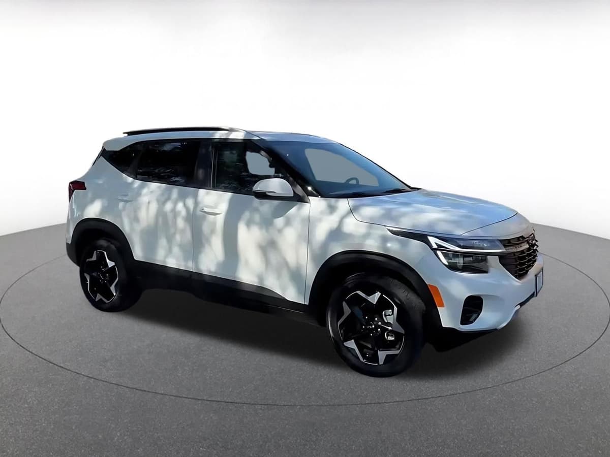 2025 Kia Seltos - Image 2