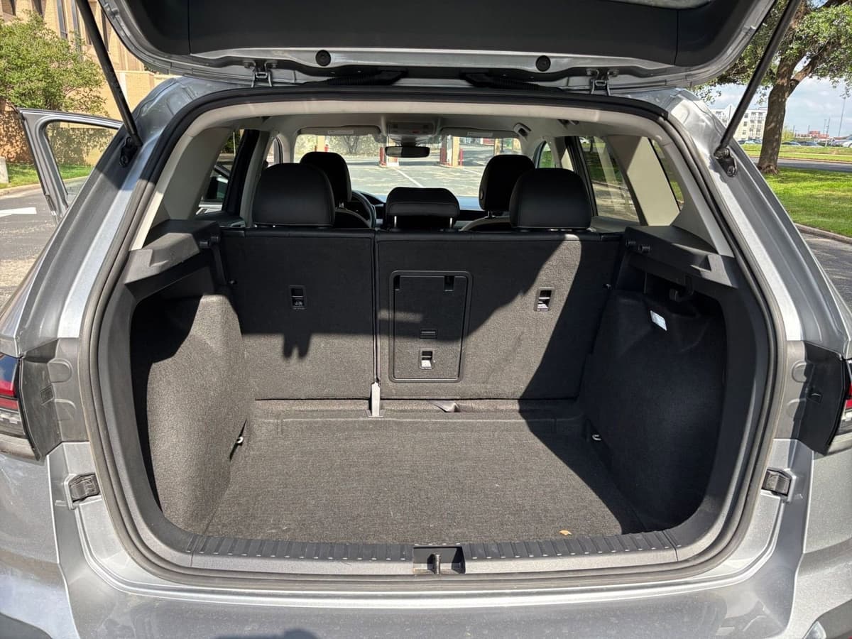 2025 Volkswagen Taos - Image 26