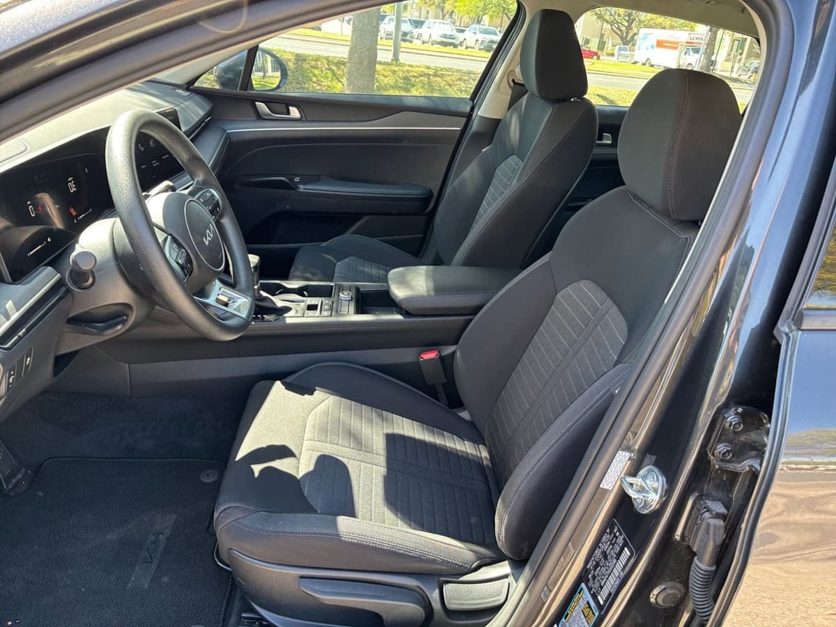 2025 Kia K5 - Image 32
