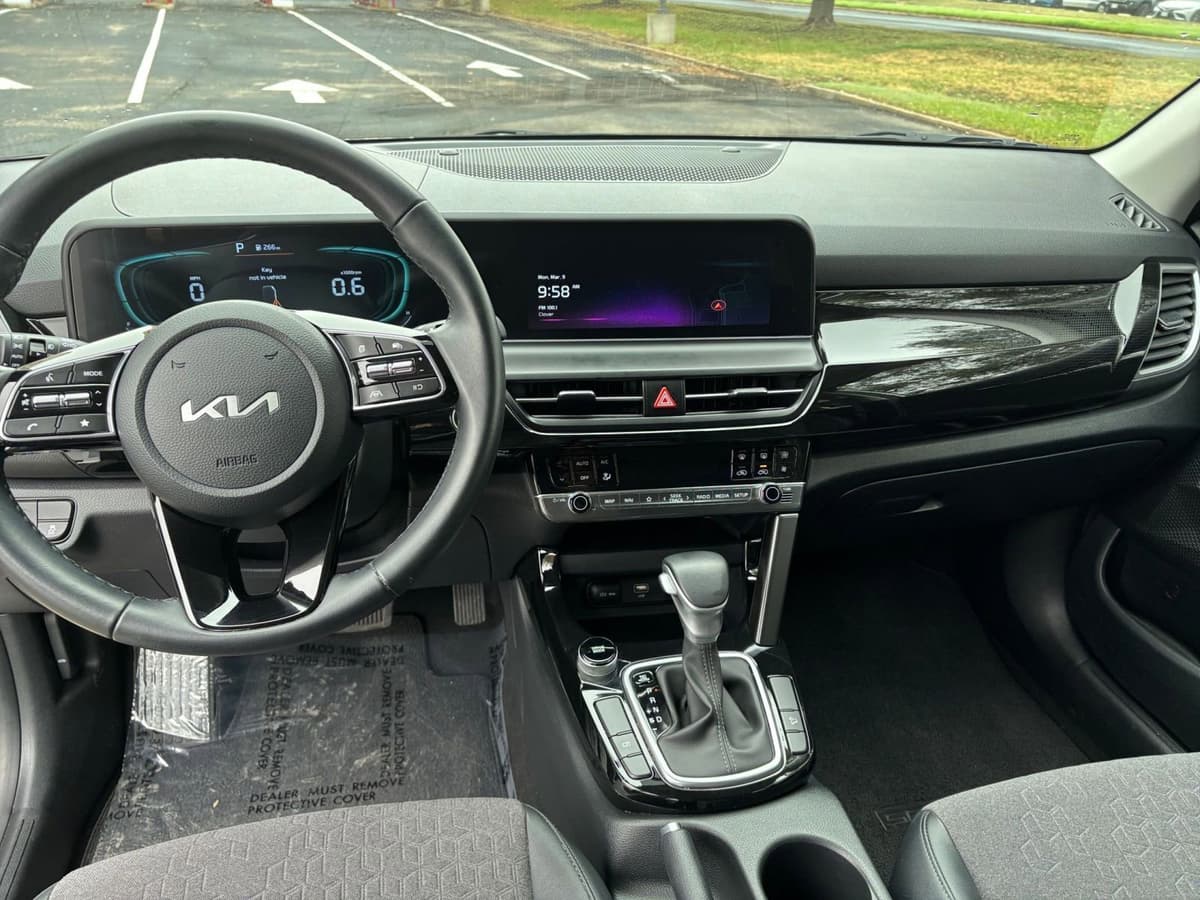 2025 Kia Seltos - Image 28