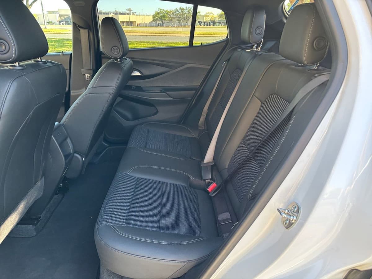 2025 Buick Envista - Image 21