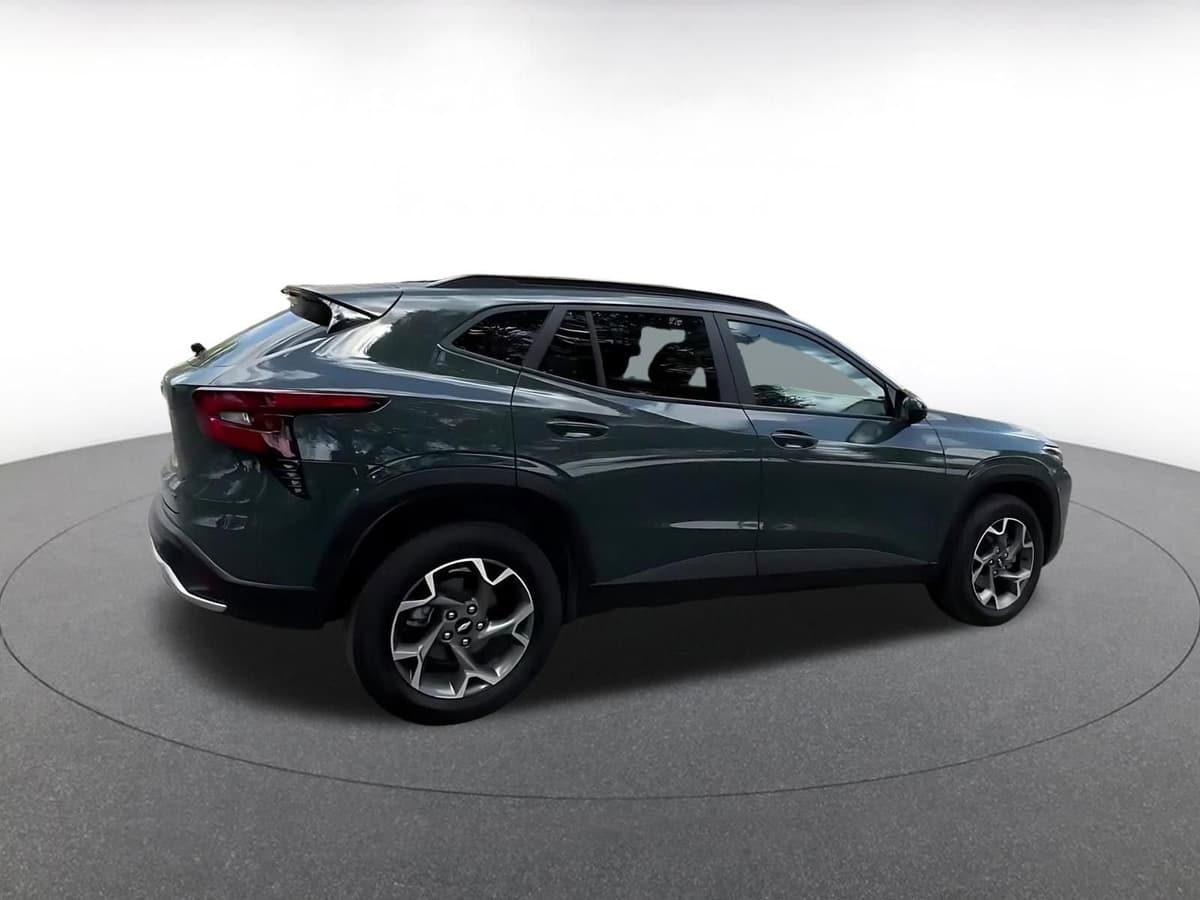 2025 Chevrolet Trax - Image 13