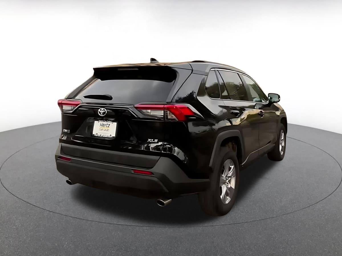 2025 Toyota RAV4 - Image 13