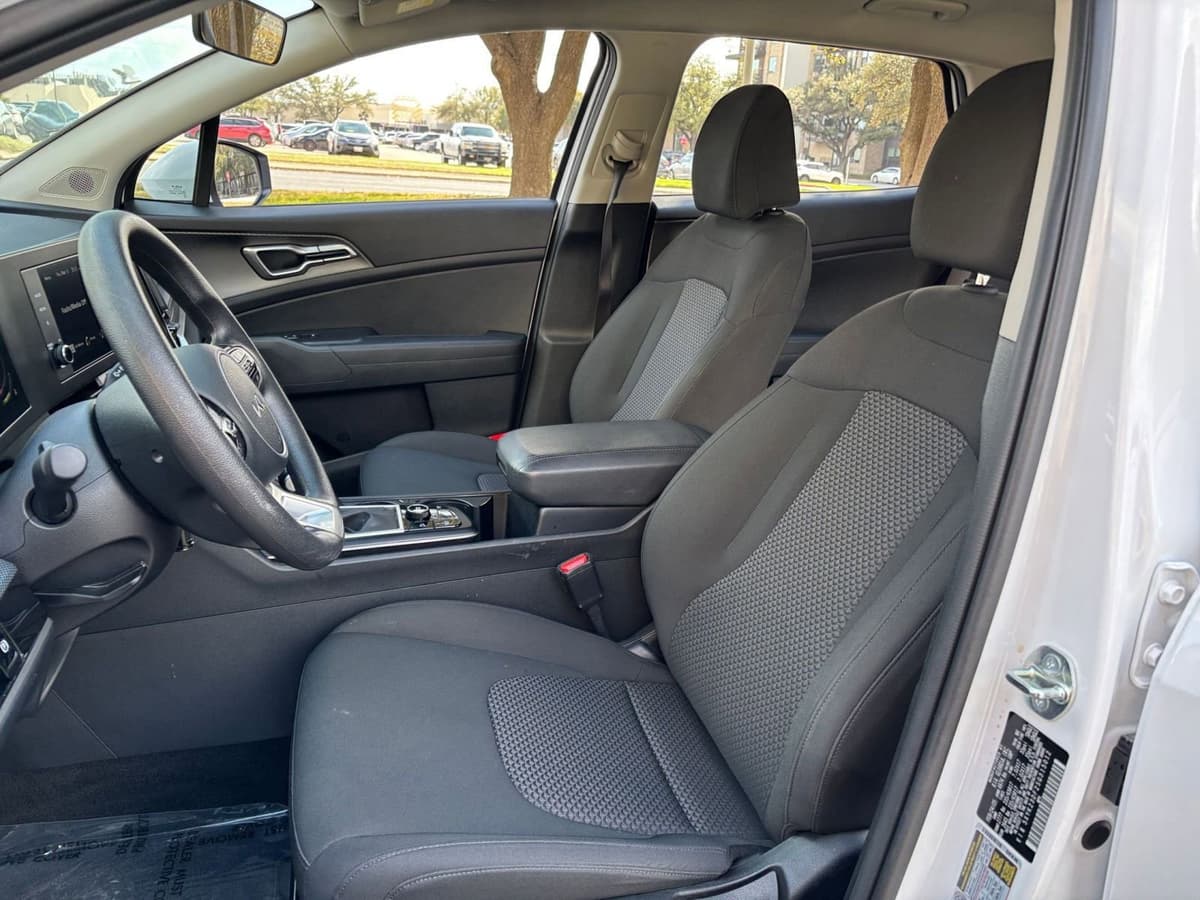 2025 Kia Sportage - Image 31