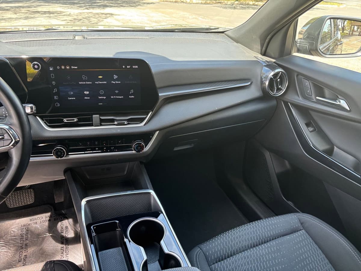 2025 Chevrolet Equinox - Image 30