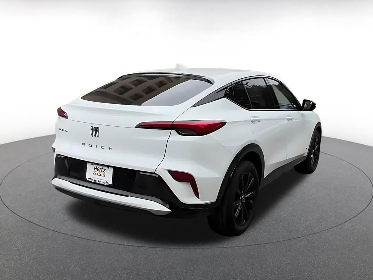 2025 Buick Envista - Image 13