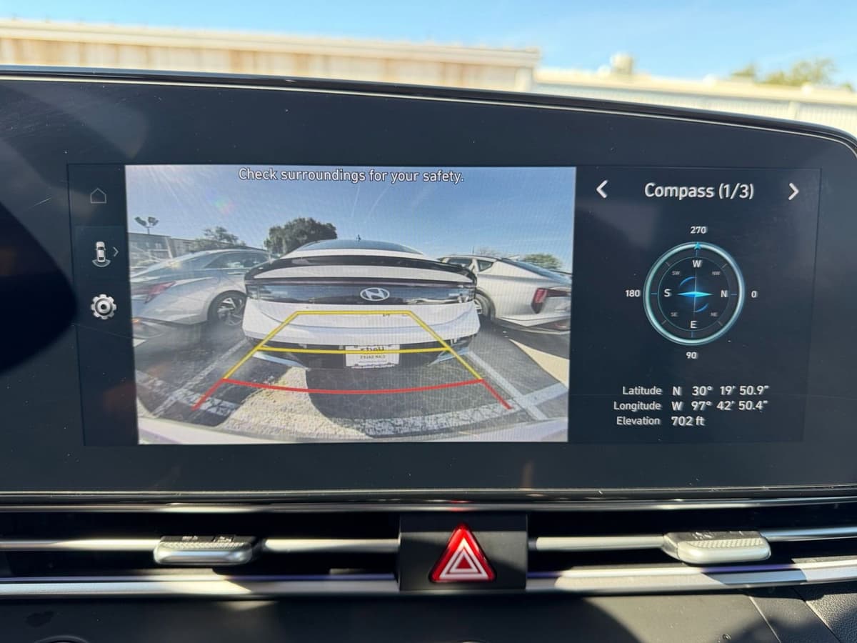 2025 Hyundai Elantra - Image 17