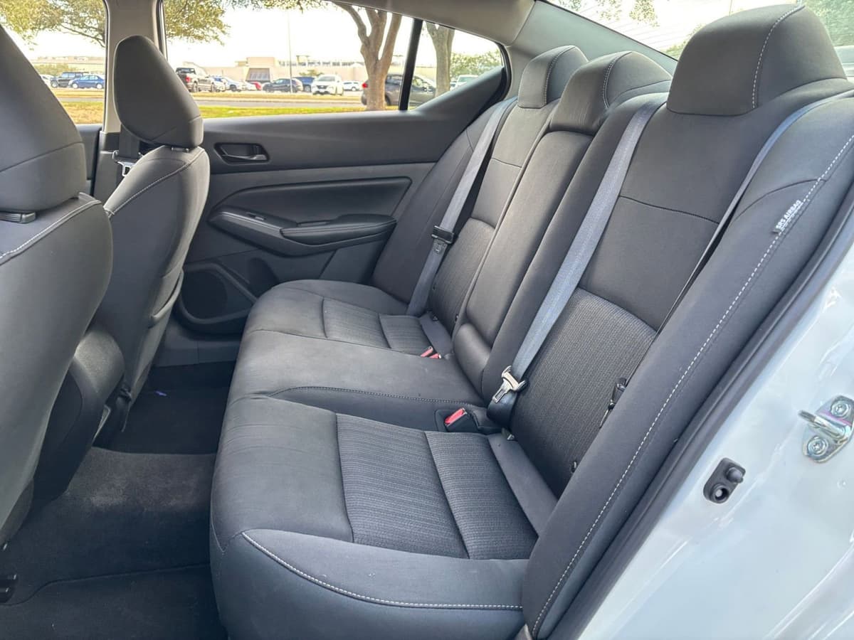 2025 Nissan Altima - Image 21