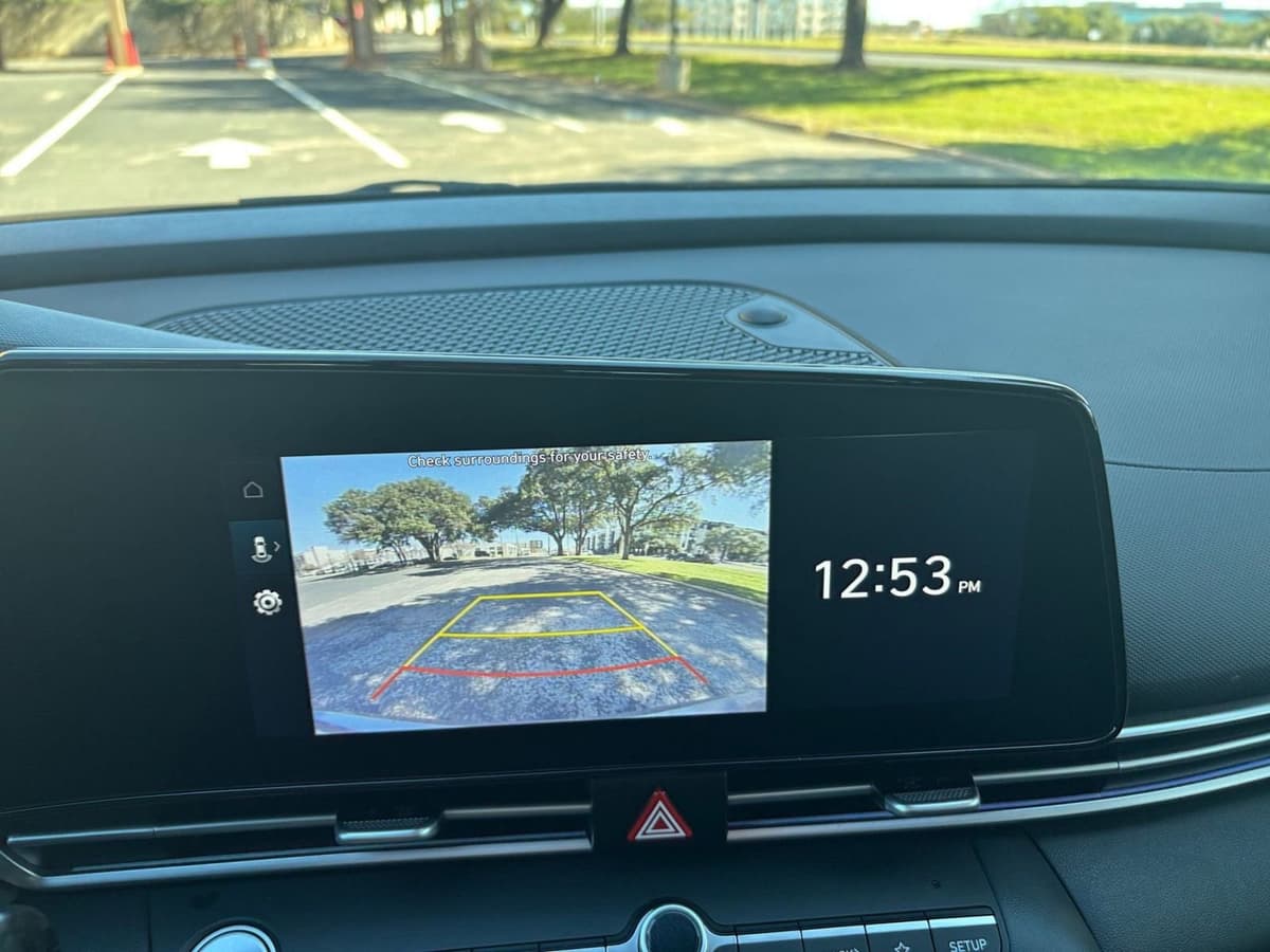 2025 Hyundai Elantra - Image 18