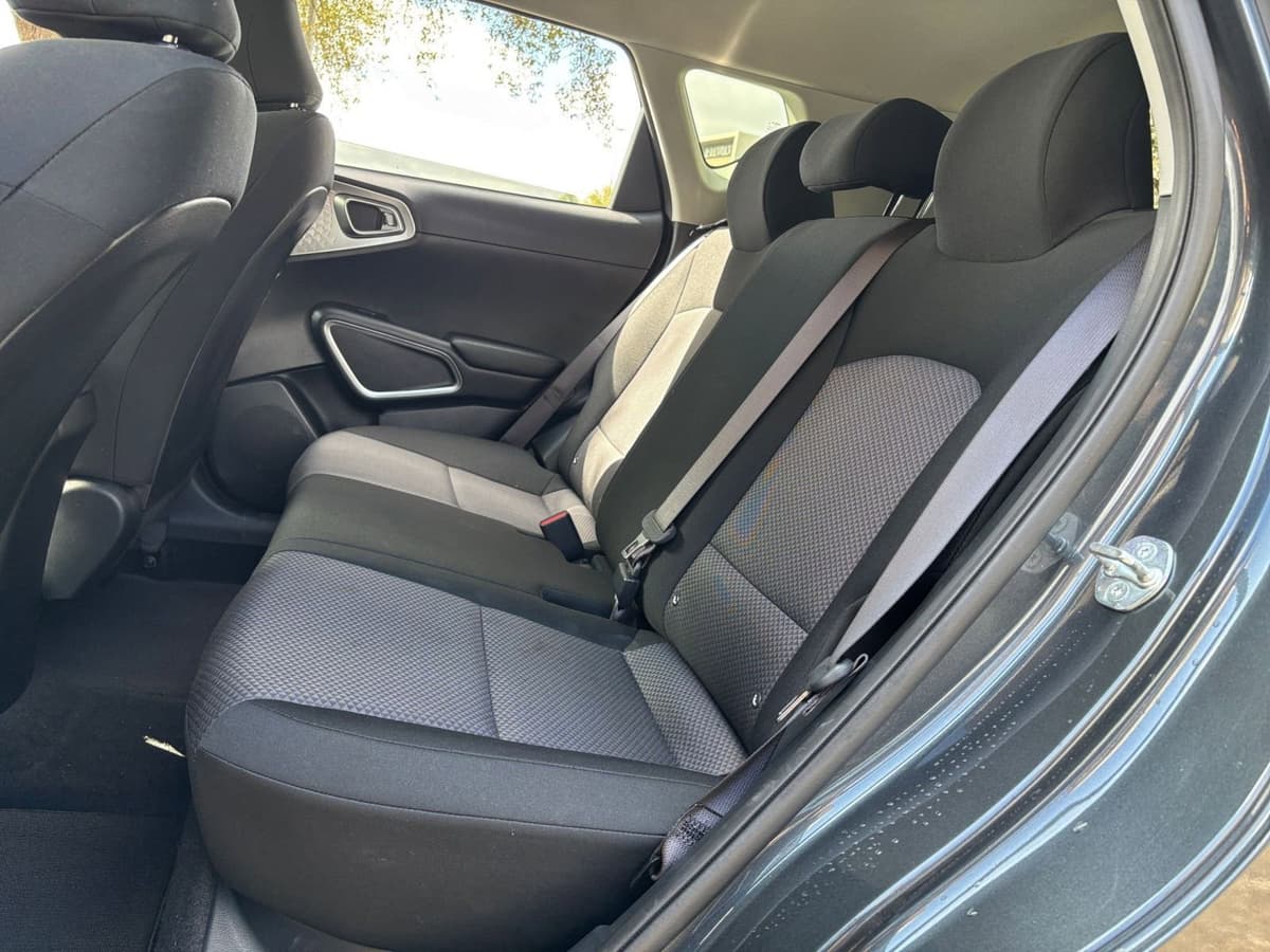 2025 Kia Sportage - Image 22