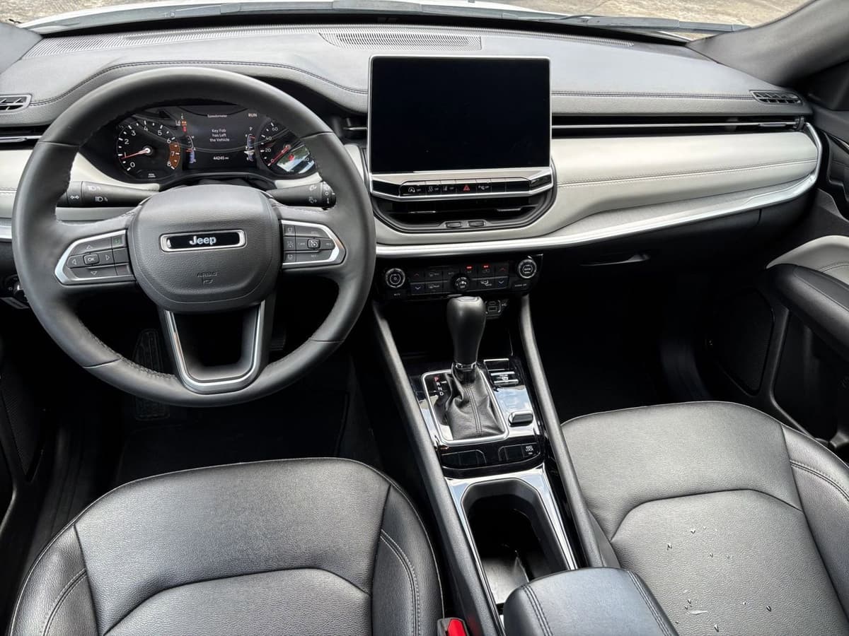 2025 Jeep Compass - Image 28