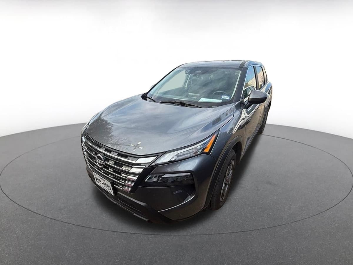 2025 Nissan Rogue - Image 2