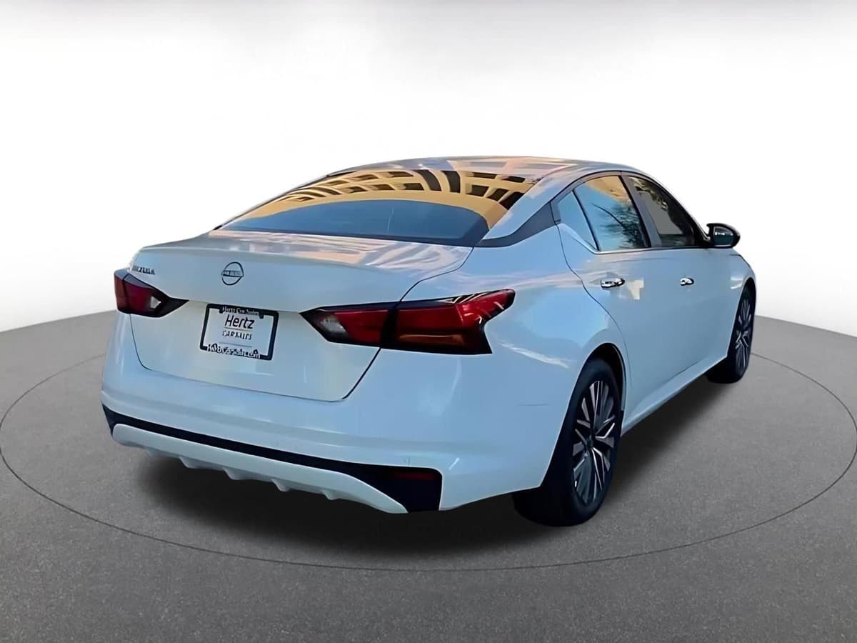 2025 Nissan Altima - Image 15