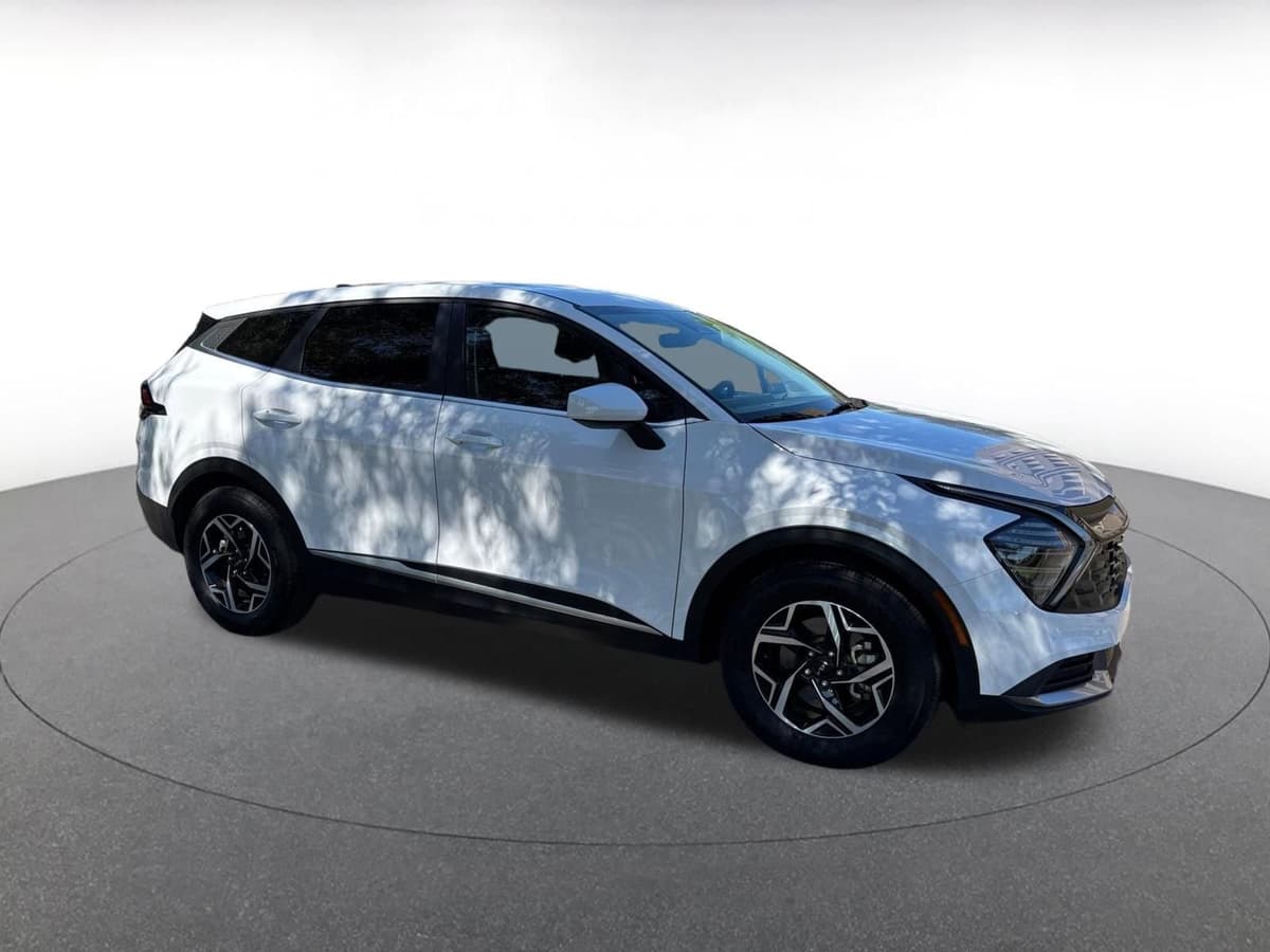2025 Kia Sportage - Image 1