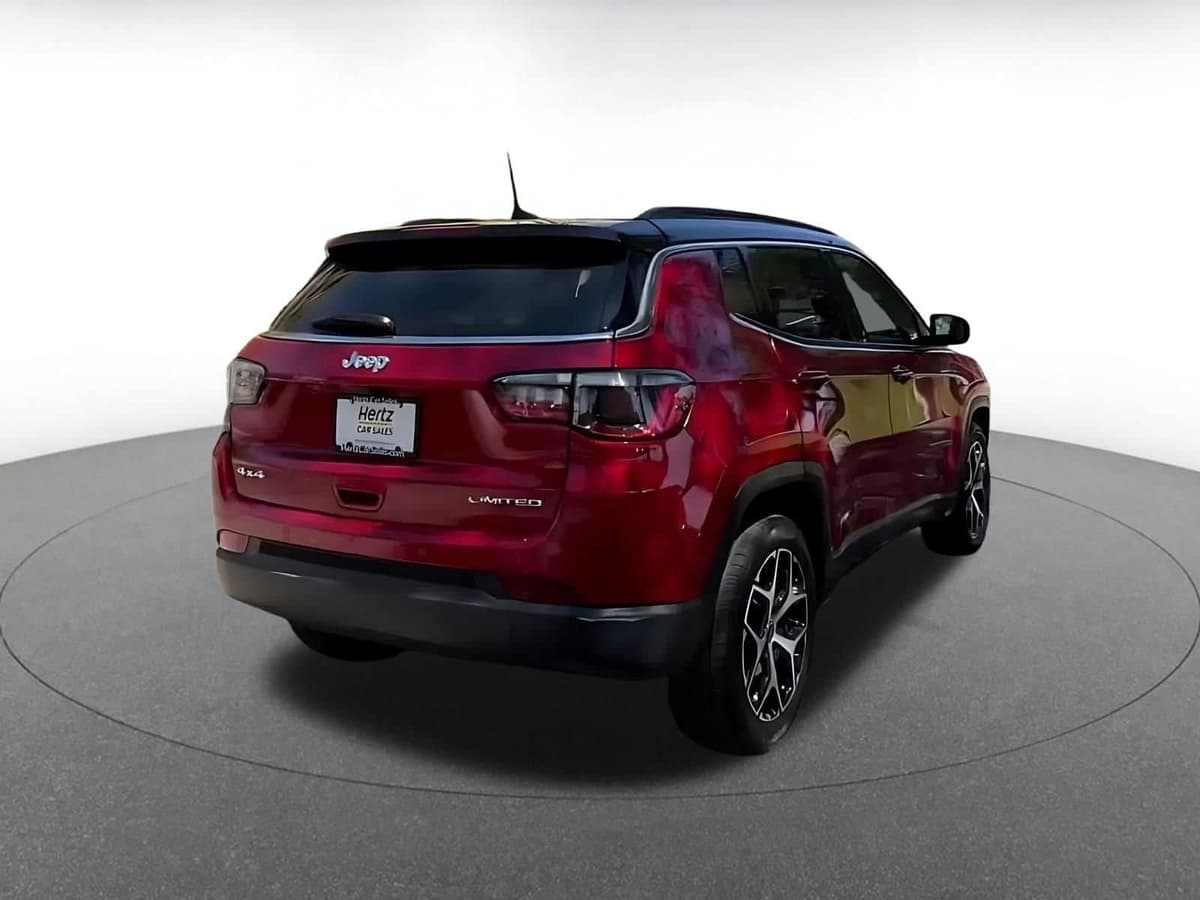 2025 Jeep Compass - Image 12