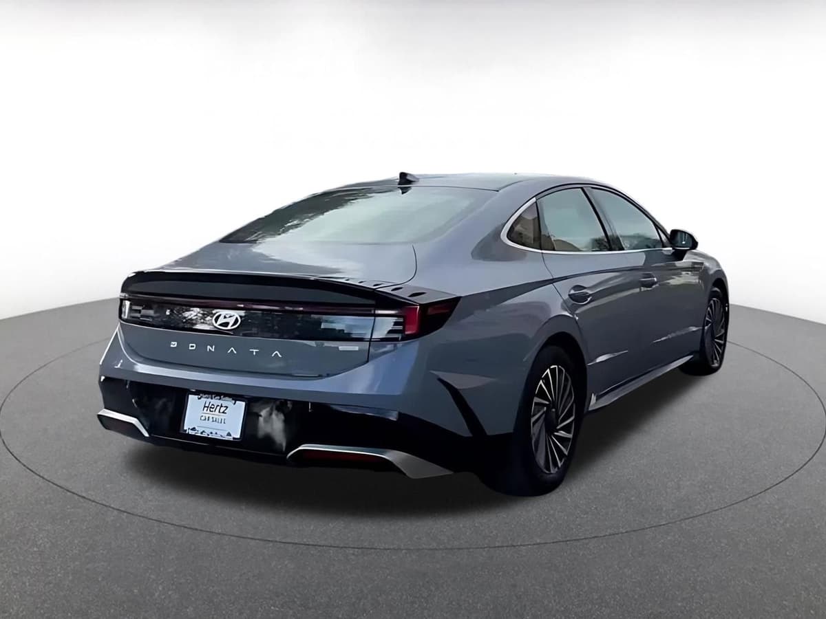 2025 Hyundai Sonata Hybrid - Image 12