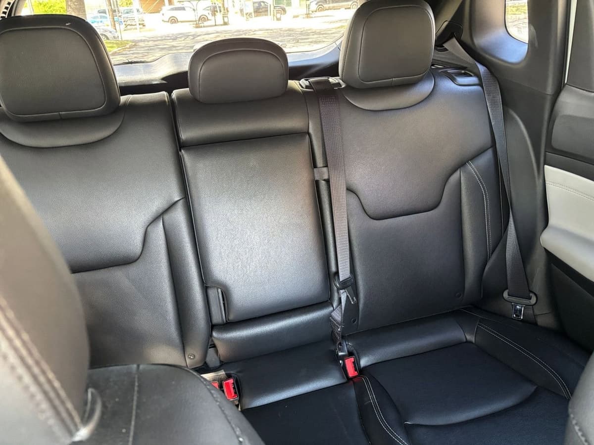 2025 Jeep Compass - Image 32