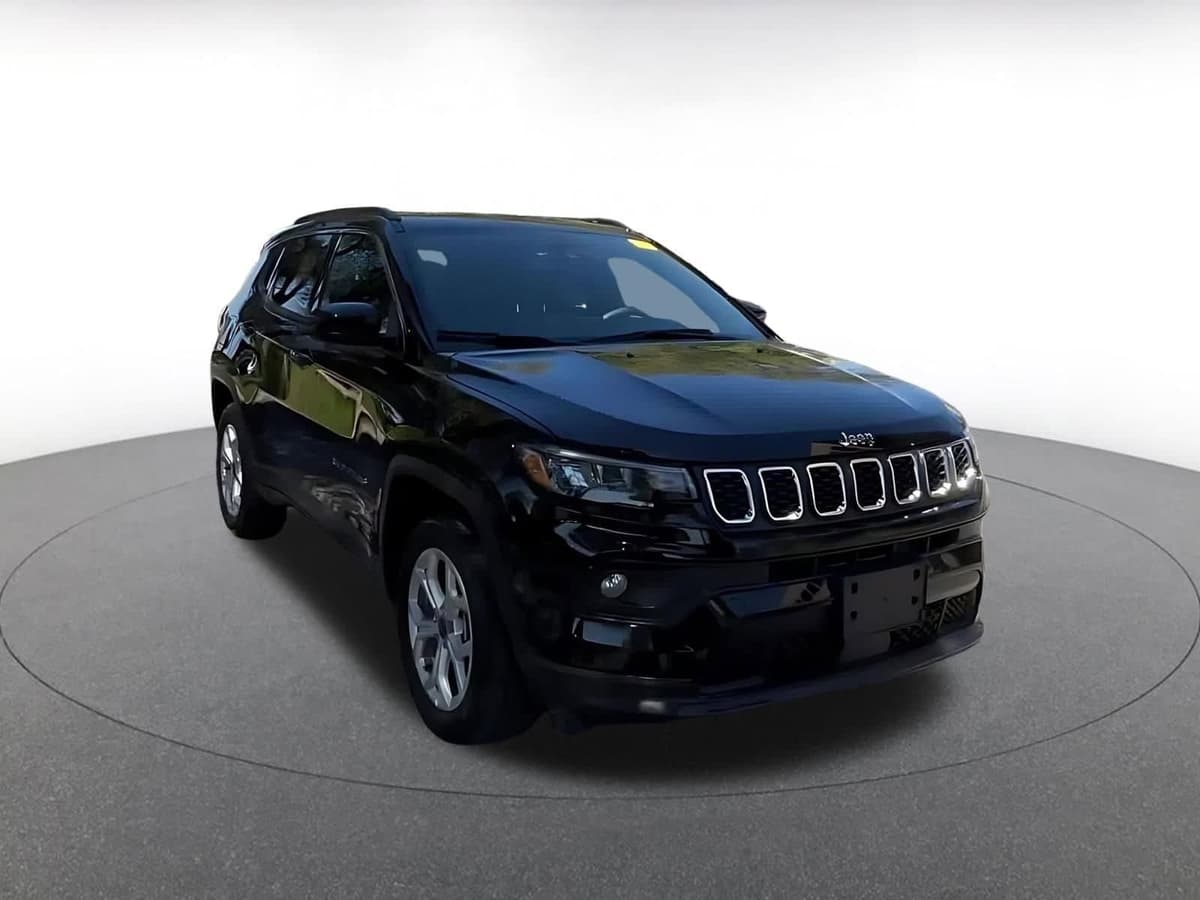 2025 Jeep Compass - Image 3