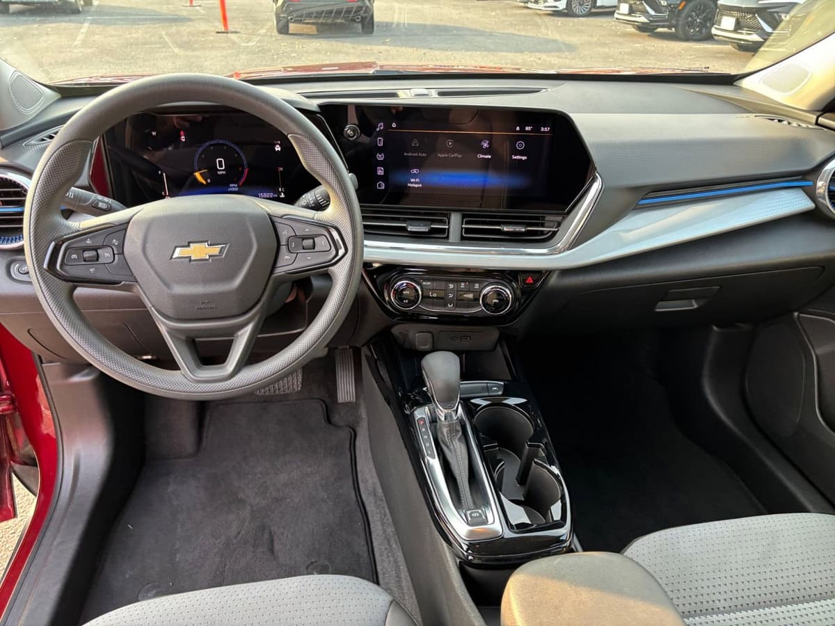 2025 Chevrolet Trax - Image 27