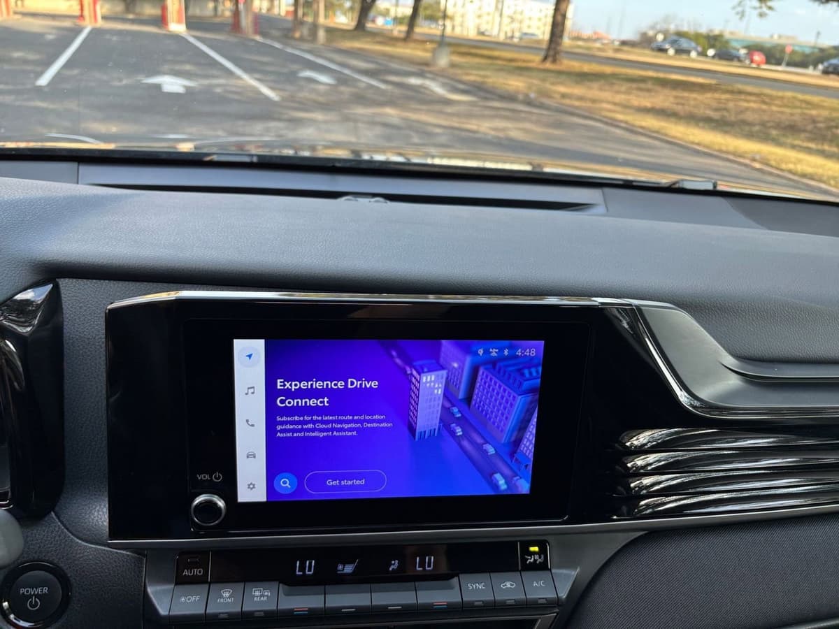 2025 Toyota Camry - Image 17