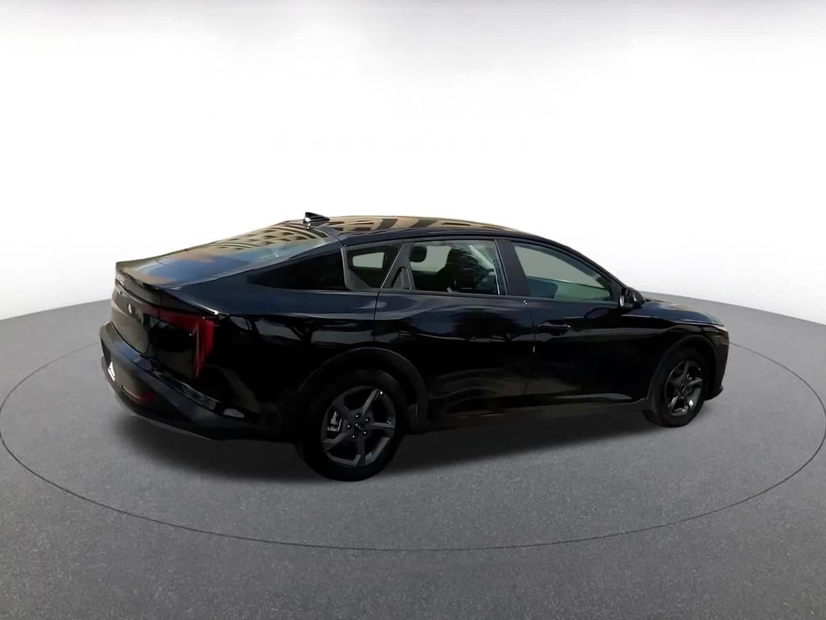 2025 Kia K4 - Image 15