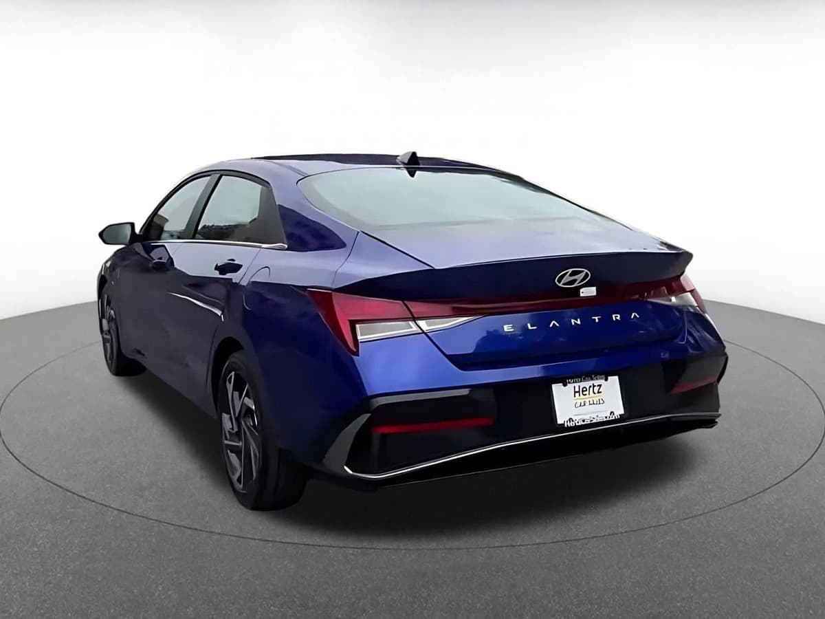 2025 Hyundai Elantra - Image 10