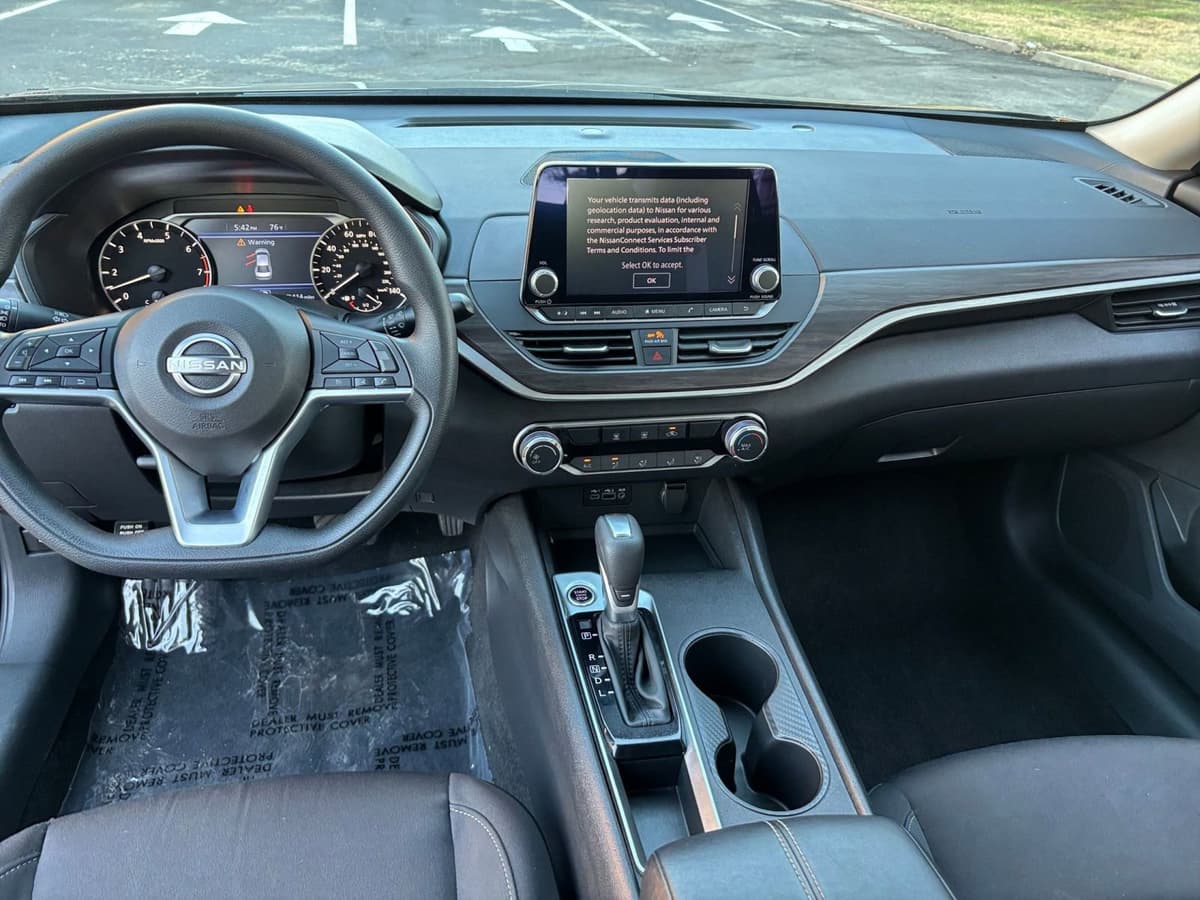 2025 Nissan Altima - Image 28