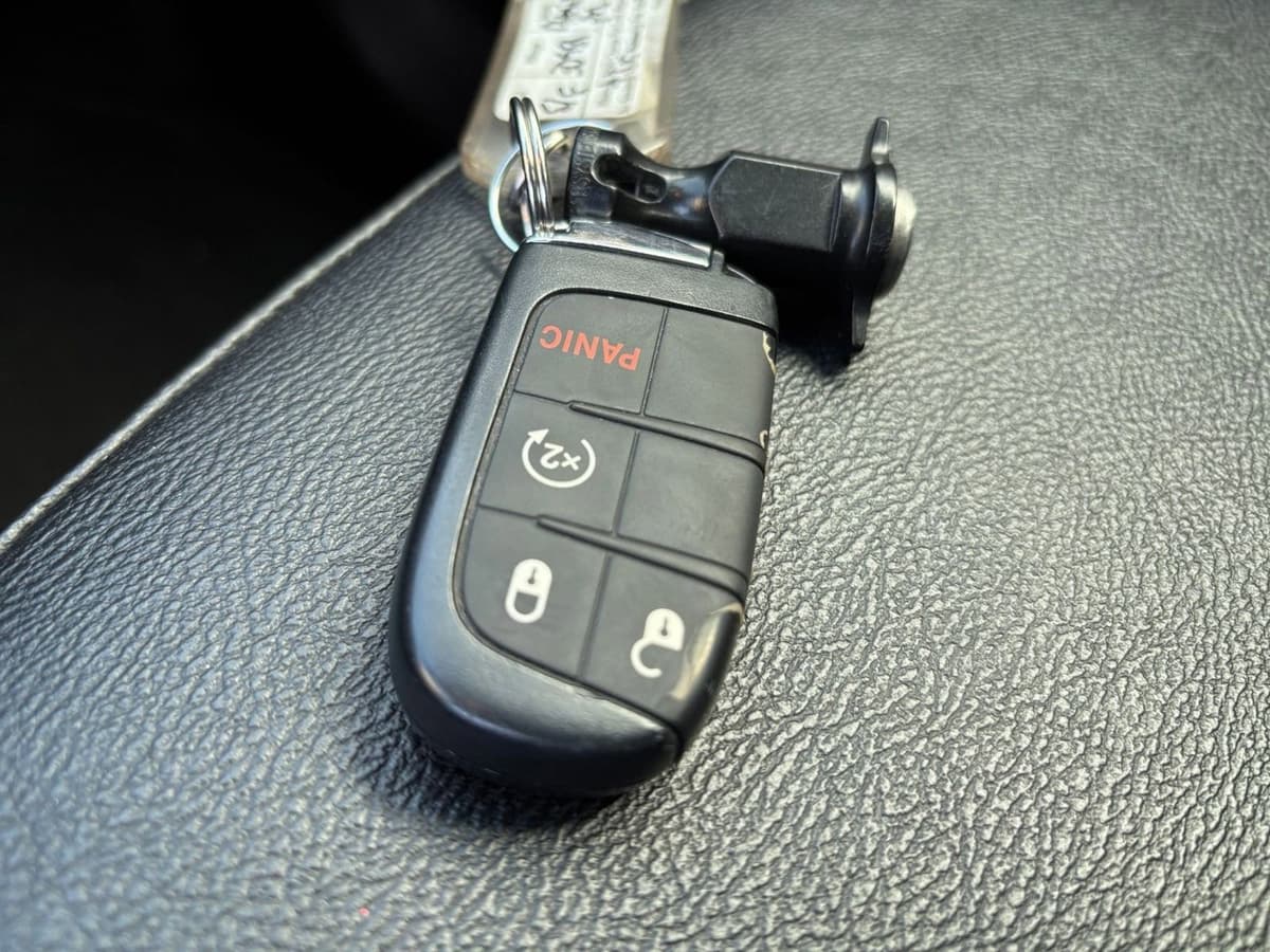 2025 Jeep Compass - Image 18