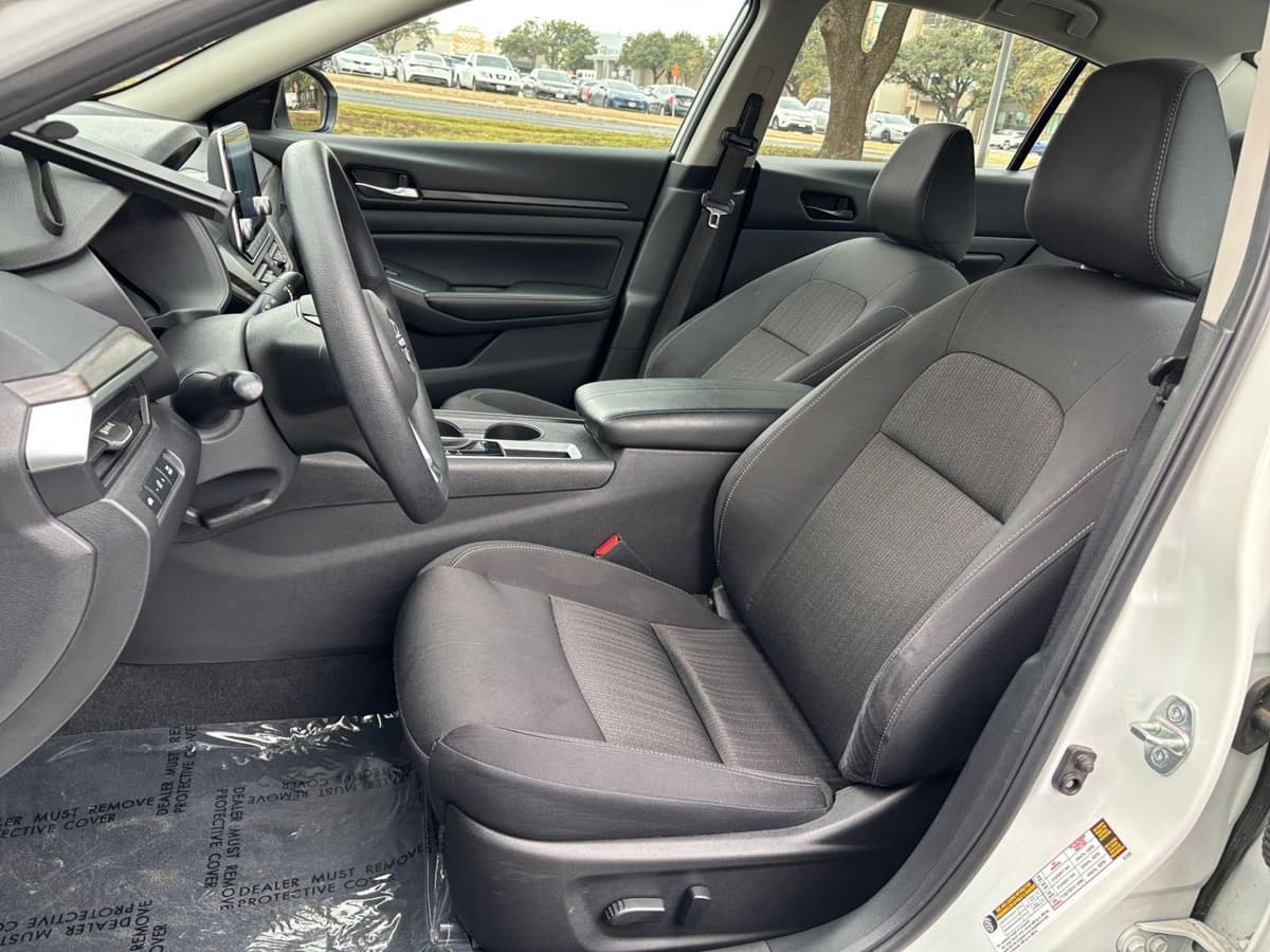 2025 Nissan Altima - Image 22