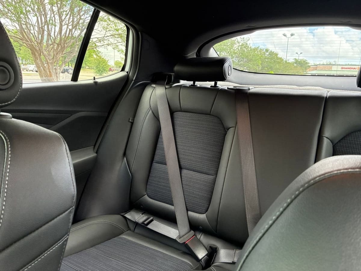 2025 Buick Envista - Image 37
