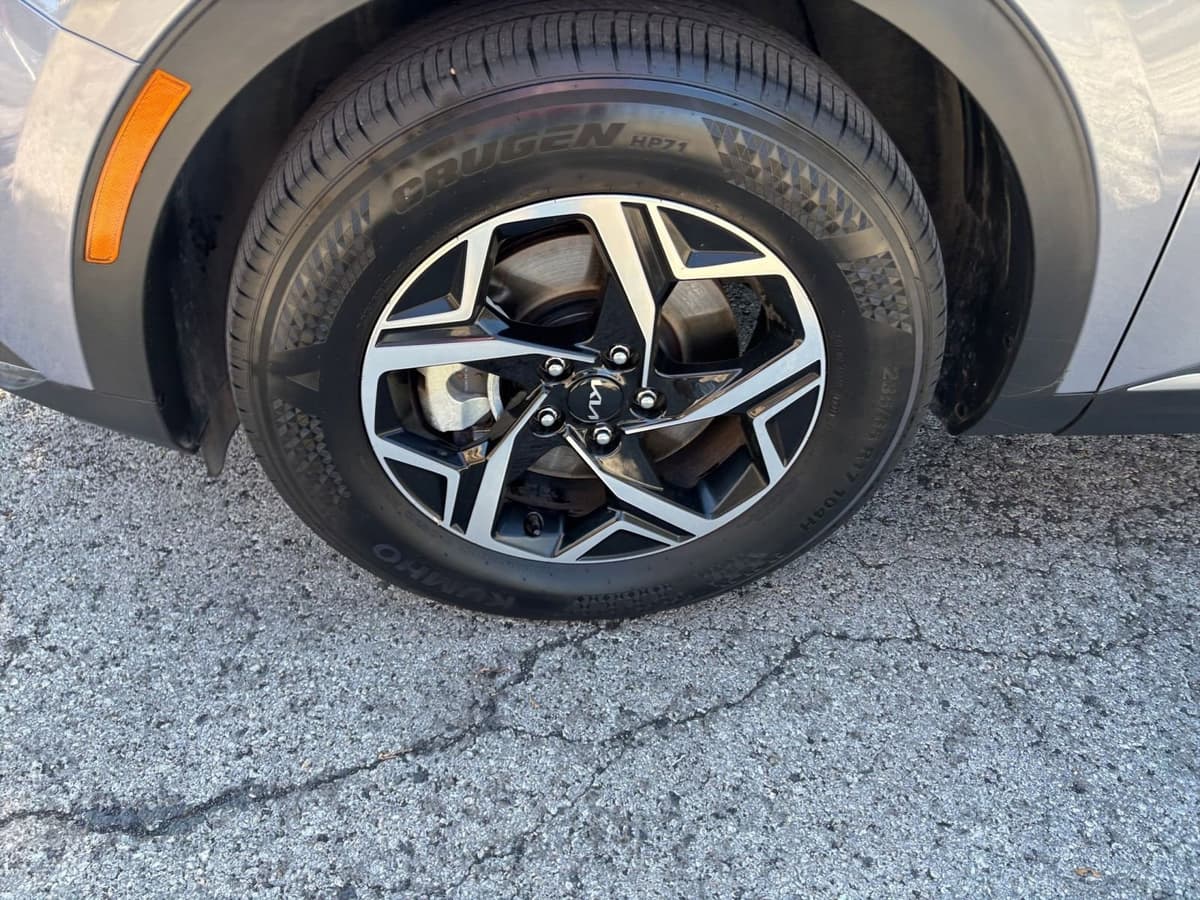 2025 Kia Sportage - Image 25