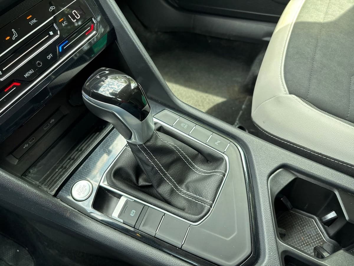 2025 Volkswagen Taos - Image 36