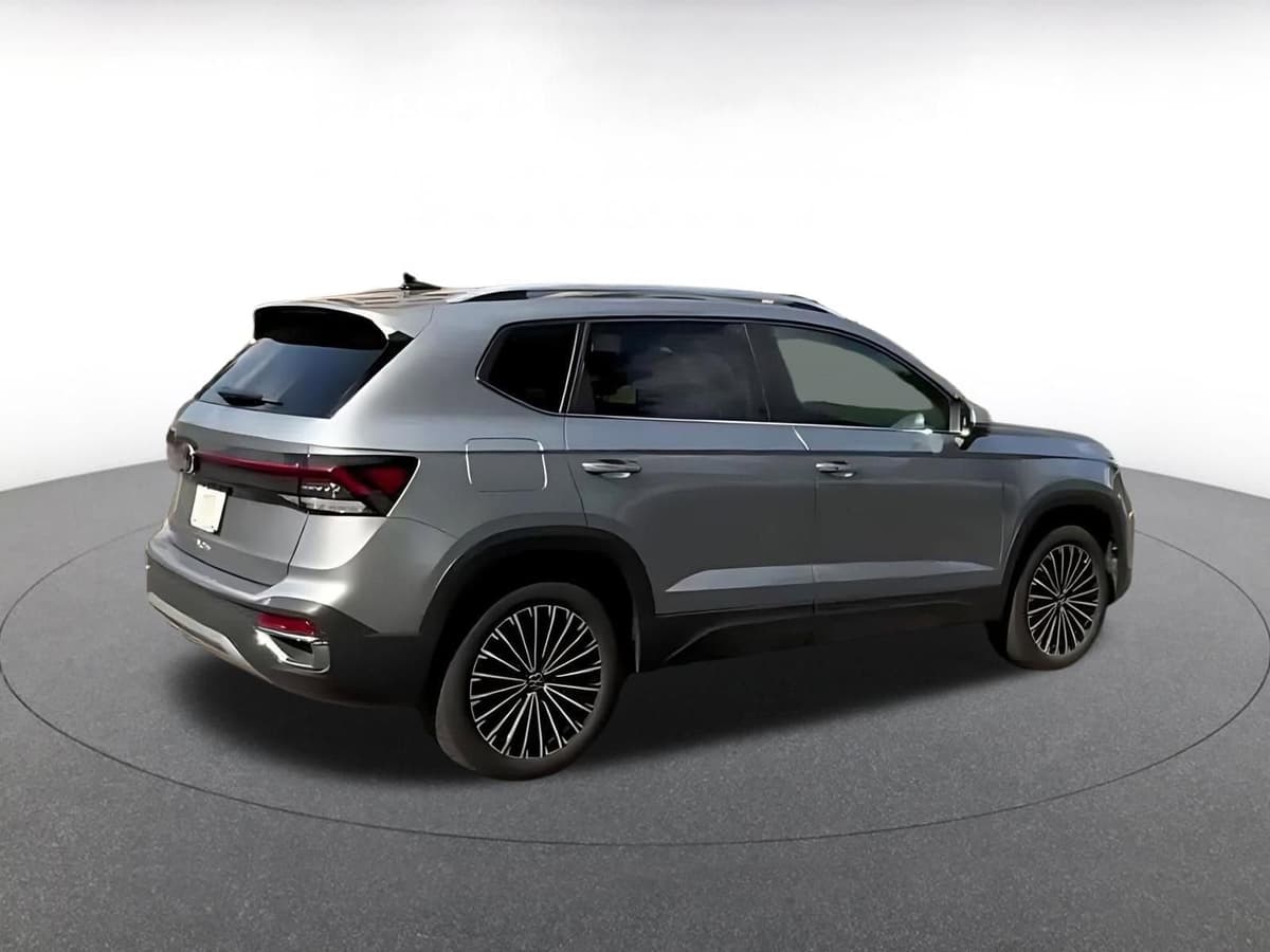 2025 Volkswagen Taos - Image 12
