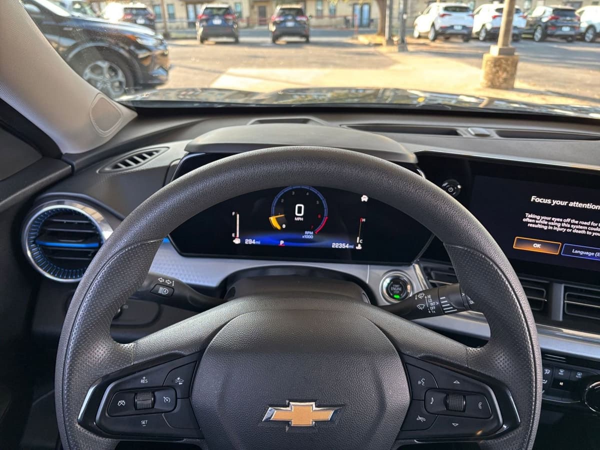 2025 Chevrolet Trax - Image 28