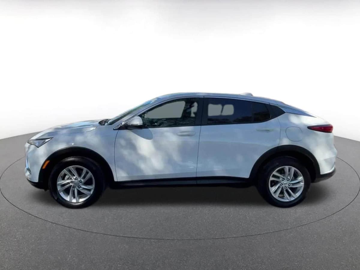 2025 Buick Envista - Image 8